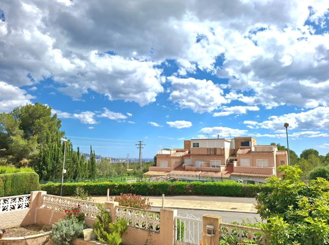 Villa para dos familias, situada en una de las zonas residenciales más cotizadas de La Nusia