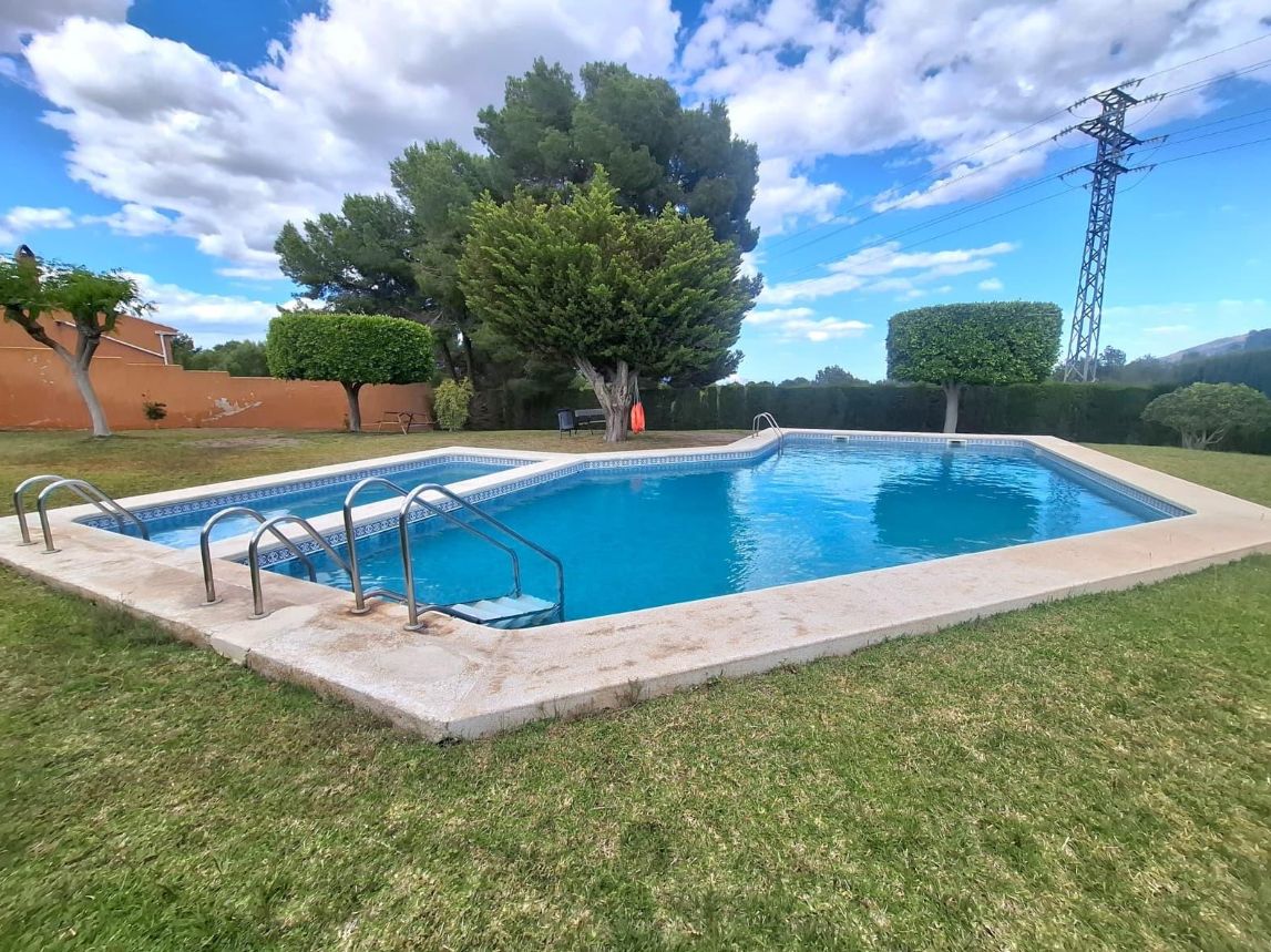 Villa para dos familias, situada en una de las zonas residenciales más cotizadas de La Nusia