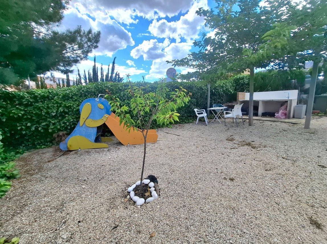 Villa para dos familias, situada en una de las zonas residenciales más cotizadas de La Nusia