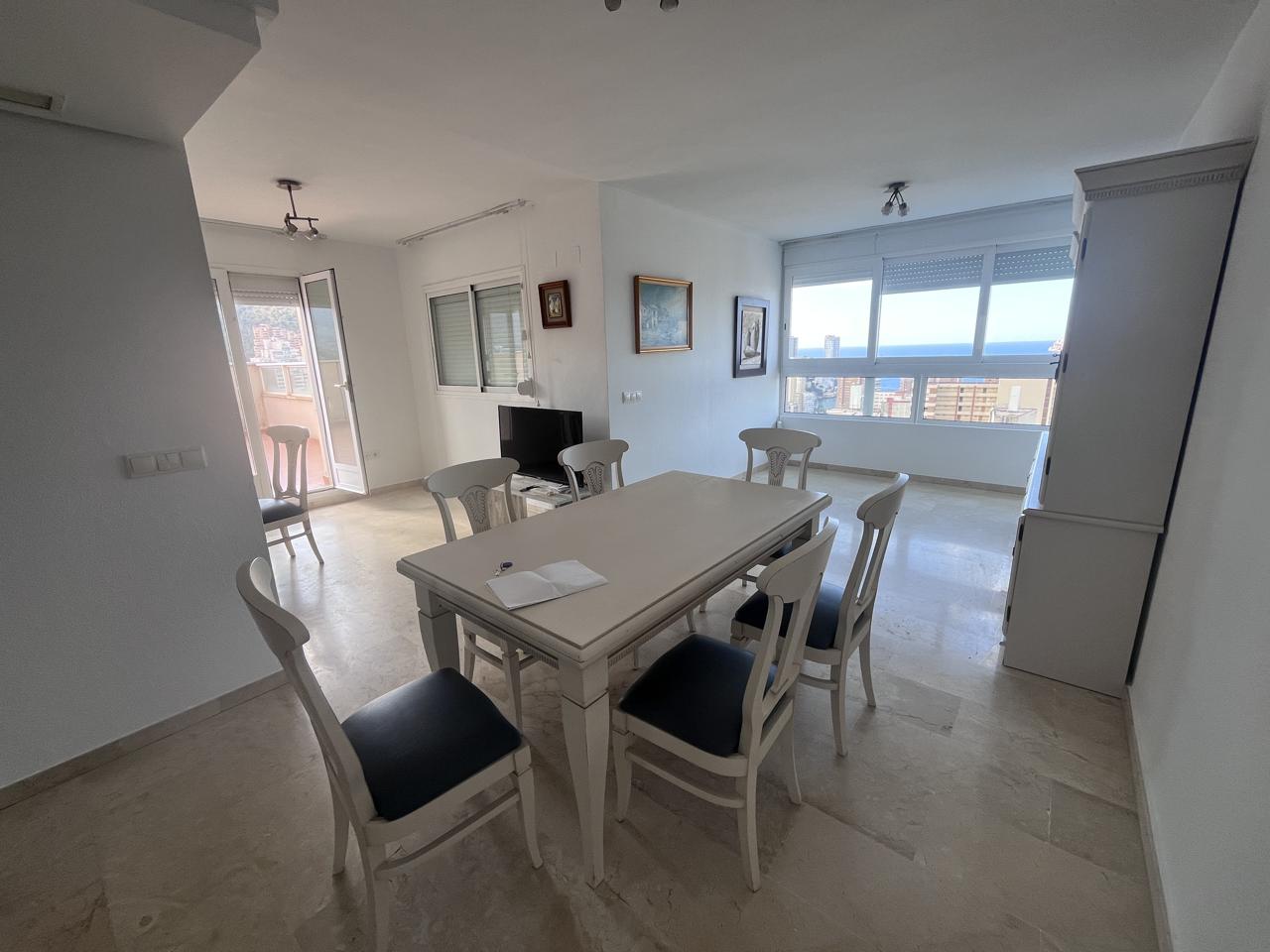 Piso dúplex exclusivo en venta en Benidorm con amplia terraza.