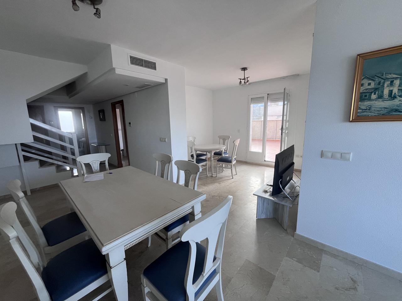 Piso dúplex exclusivo en venta en Benidorm con amplia terraza.