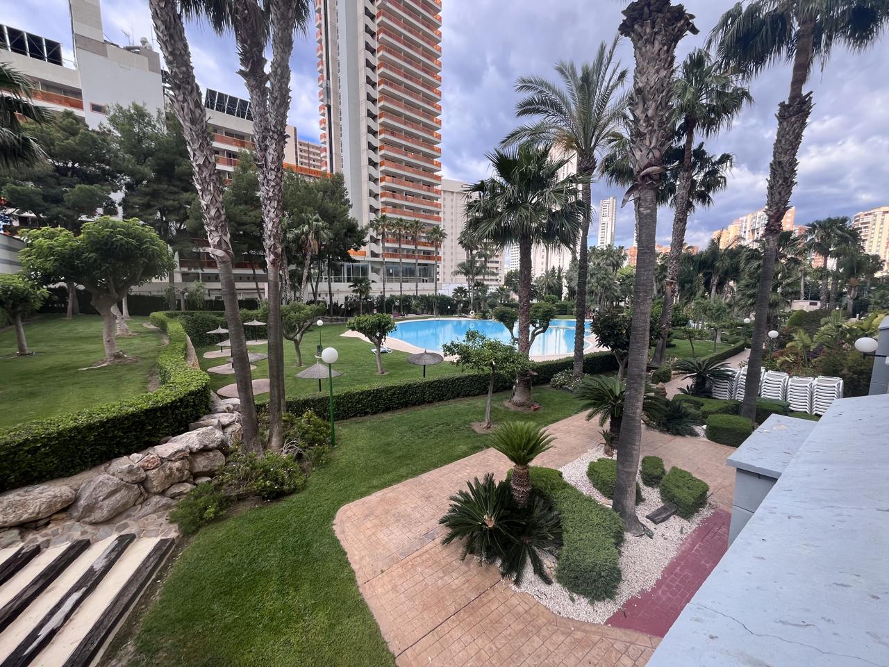 Piso dúplex exclusivo en venta en Benidorm con amplia terraza.