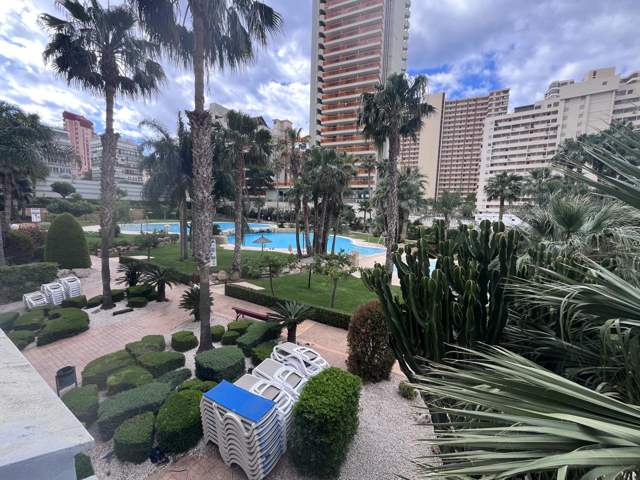 Piso dúplex exclusivo en venta en Benidorm con amplia terraza.
