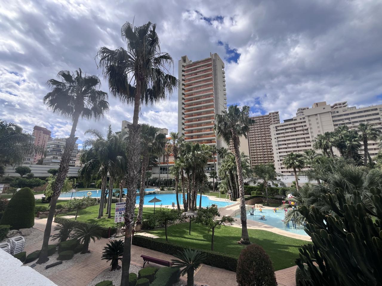 Piso dúplex exclusivo en venta en Benidorm con amplia terraza.