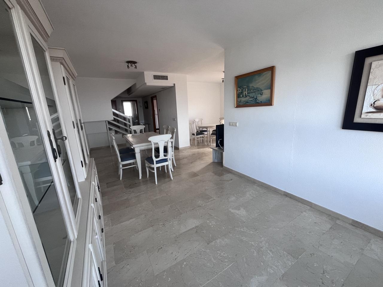 Piso dúplex exclusivo en venta en Benidorm con amplia terraza.