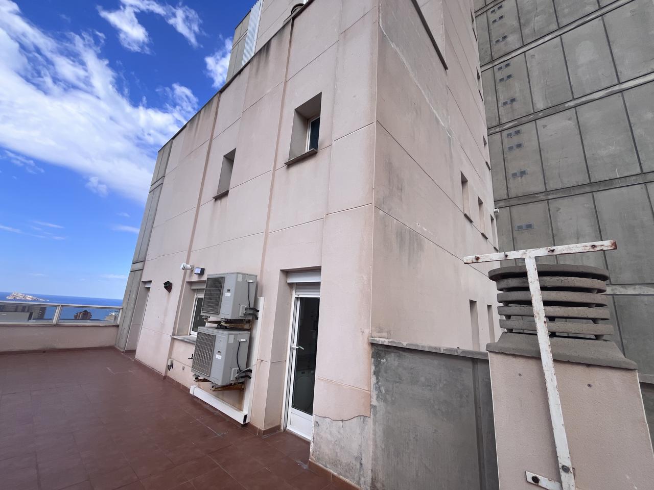 Piso dúplex exclusivo en venta en Benidorm con amplia terraza.