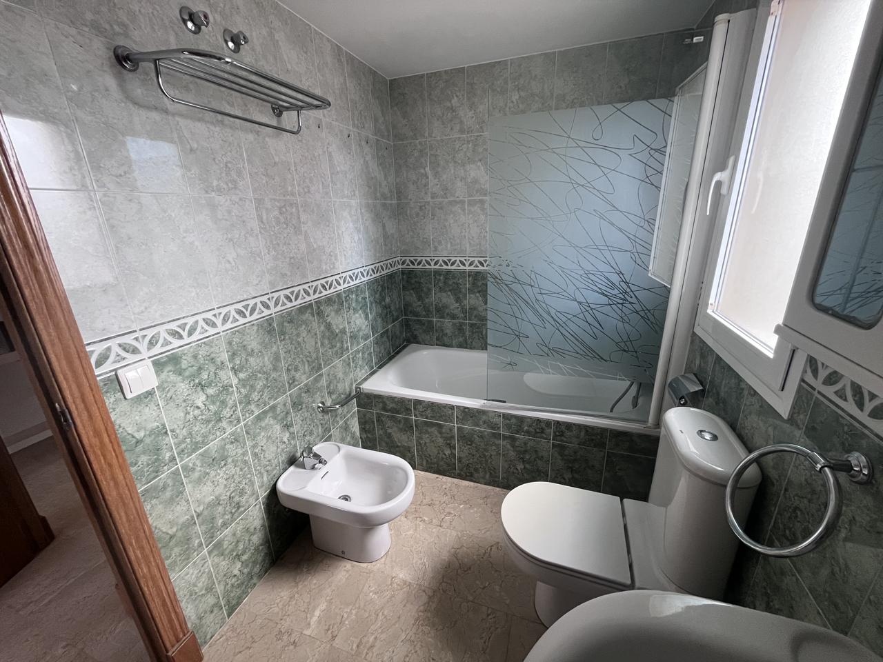 Piso dúplex exclusivo en venta en Benidorm con amplia terraza.