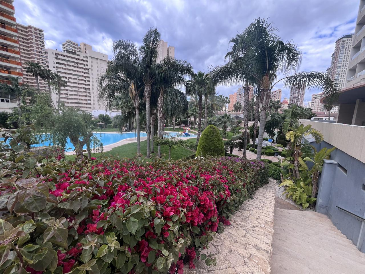 Piso dúplex exclusivo en venta en Benidorm con amplia terraza.