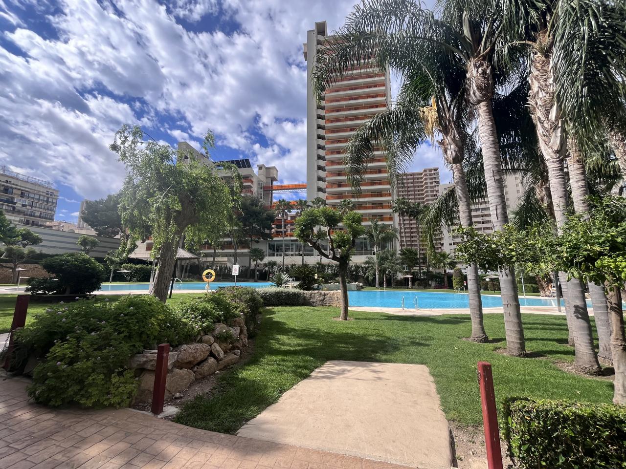 Piso dúplex exclusivo en venta en Benidorm con amplia terraza.