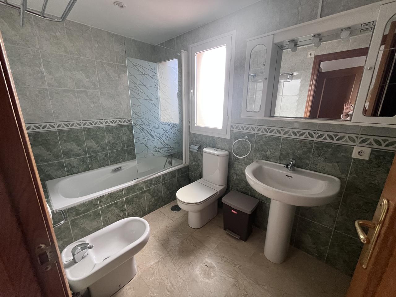 Piso dúplex exclusivo en venta en Benidorm con amplia terraza.