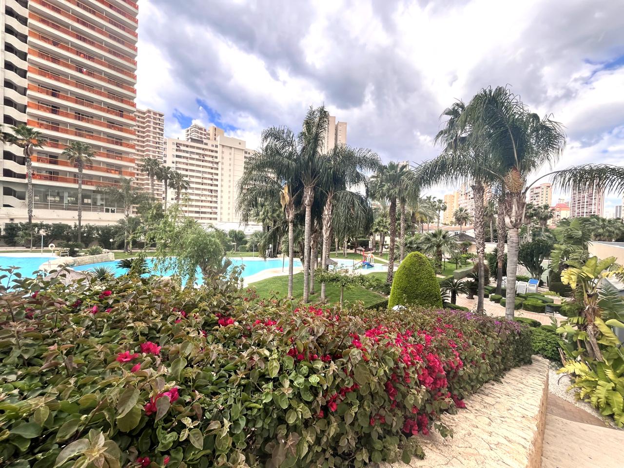 Piso dúplex exclusivo en venta en Benidorm con amplia terraza.