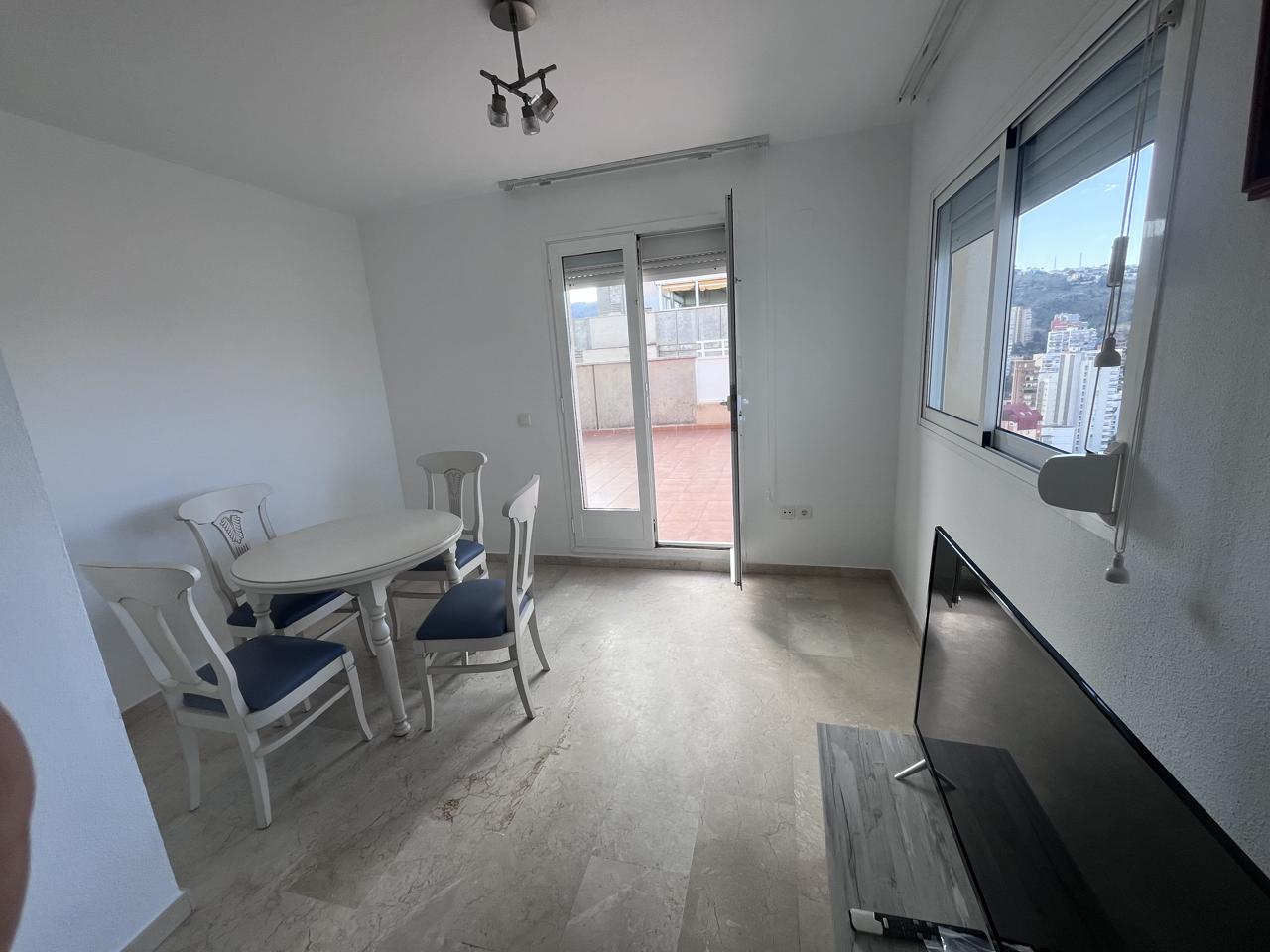 Piso dúplex exclusivo en venta en Benidorm con amplia terraza.