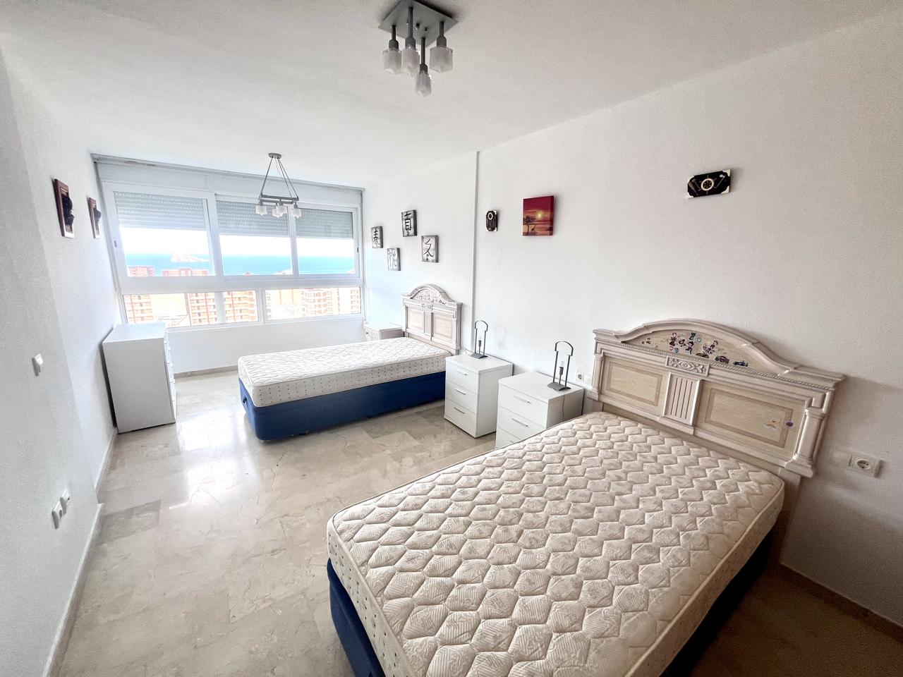 Piso dúplex exclusivo en venta en Benidorm con amplia terraza.