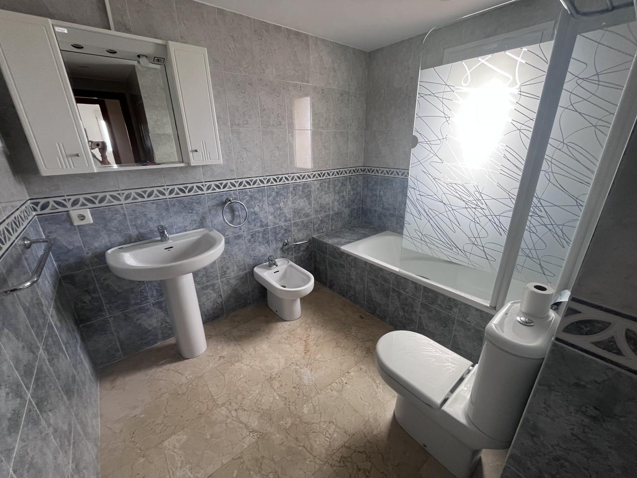 Piso dúplex exclusivo en venta en Benidorm con amplia terraza.