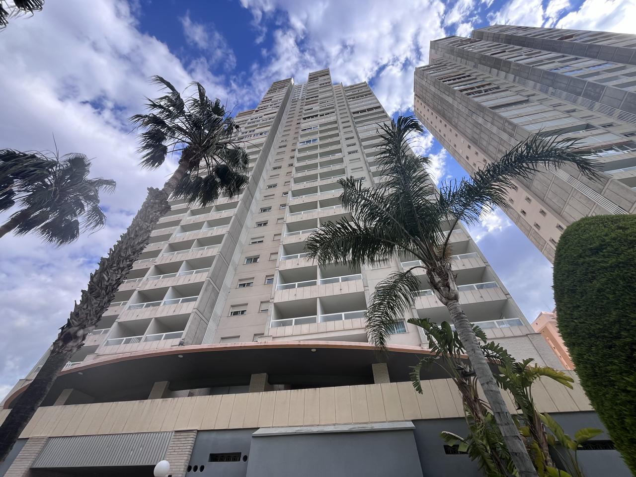 Piso dúplex exclusivo en venta en Benidorm con amplia terraza.