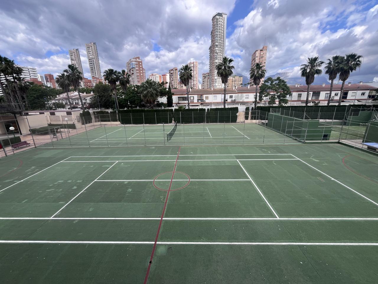 Piso dúplex exclusivo en venta en Benidorm con amplia terraza.