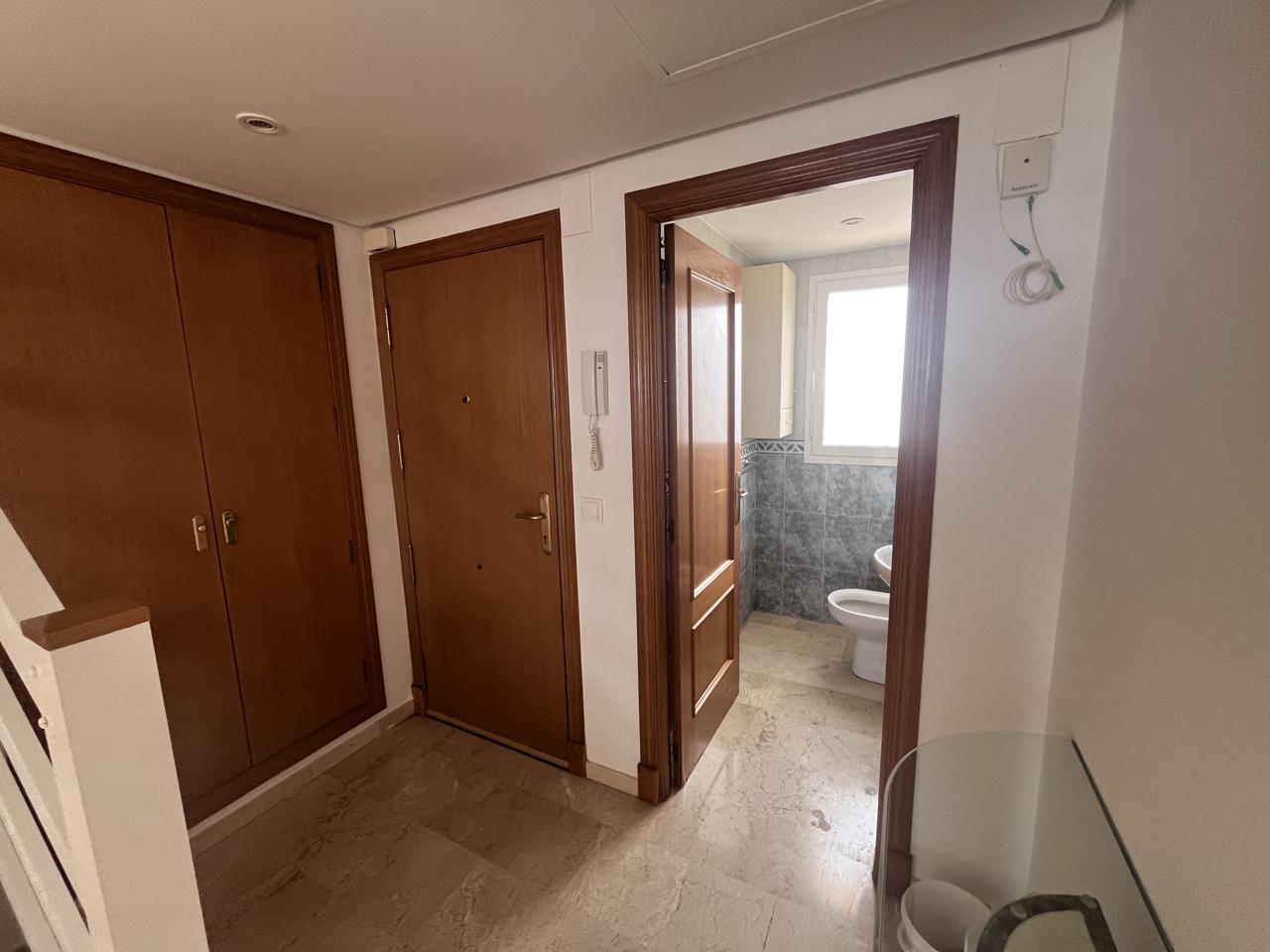 Piso dúplex exclusivo en venta en Benidorm con amplia terraza.