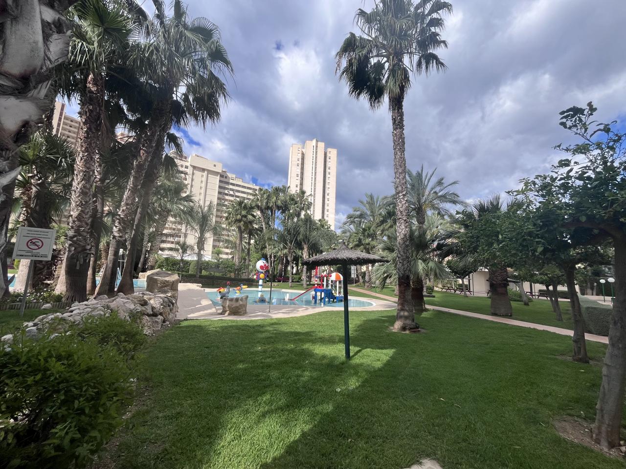 Piso dúplex exclusivo en venta en Benidorm con amplia terraza.