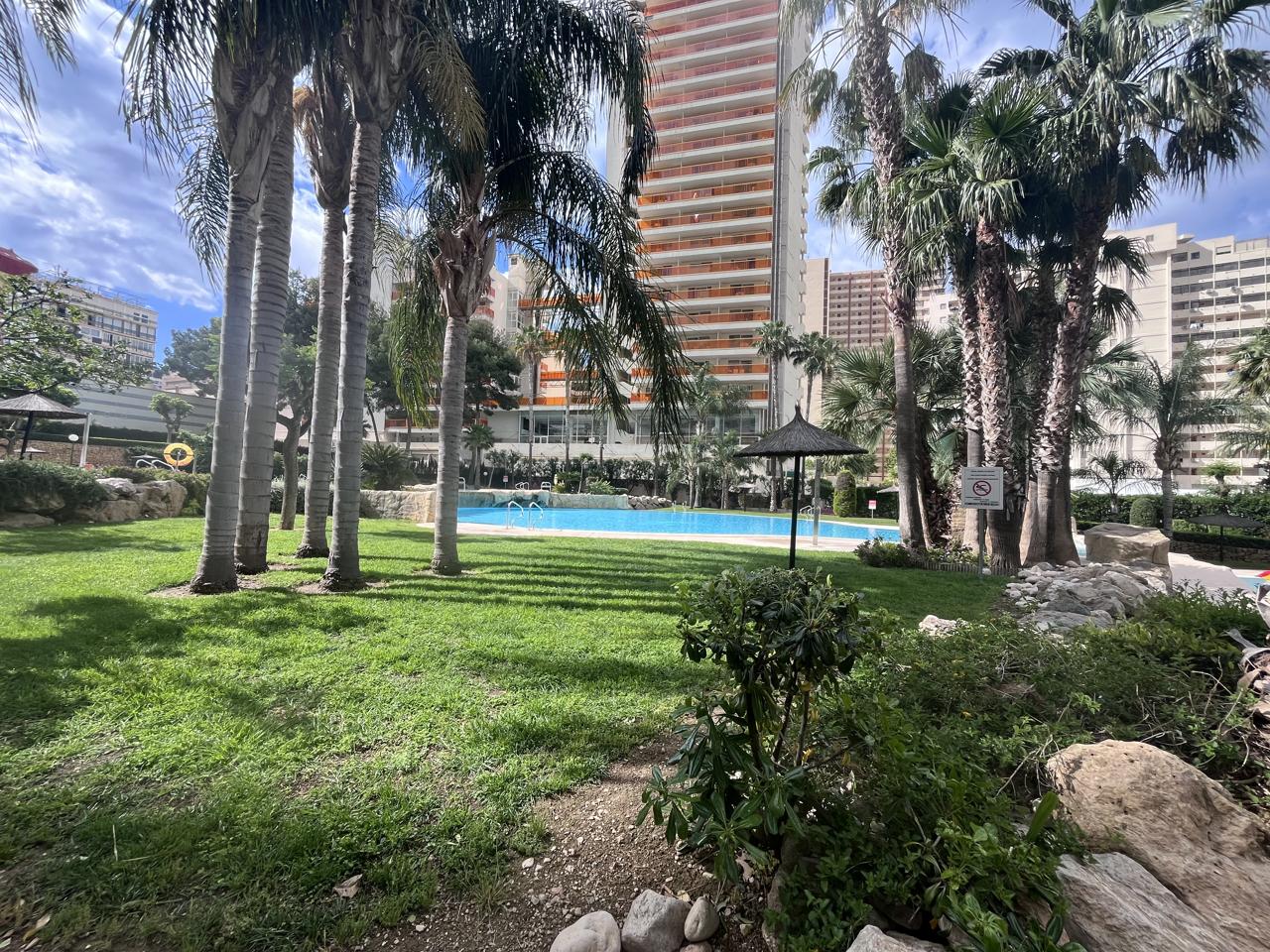Piso dúplex exclusivo en venta en Benidorm con amplia terraza.