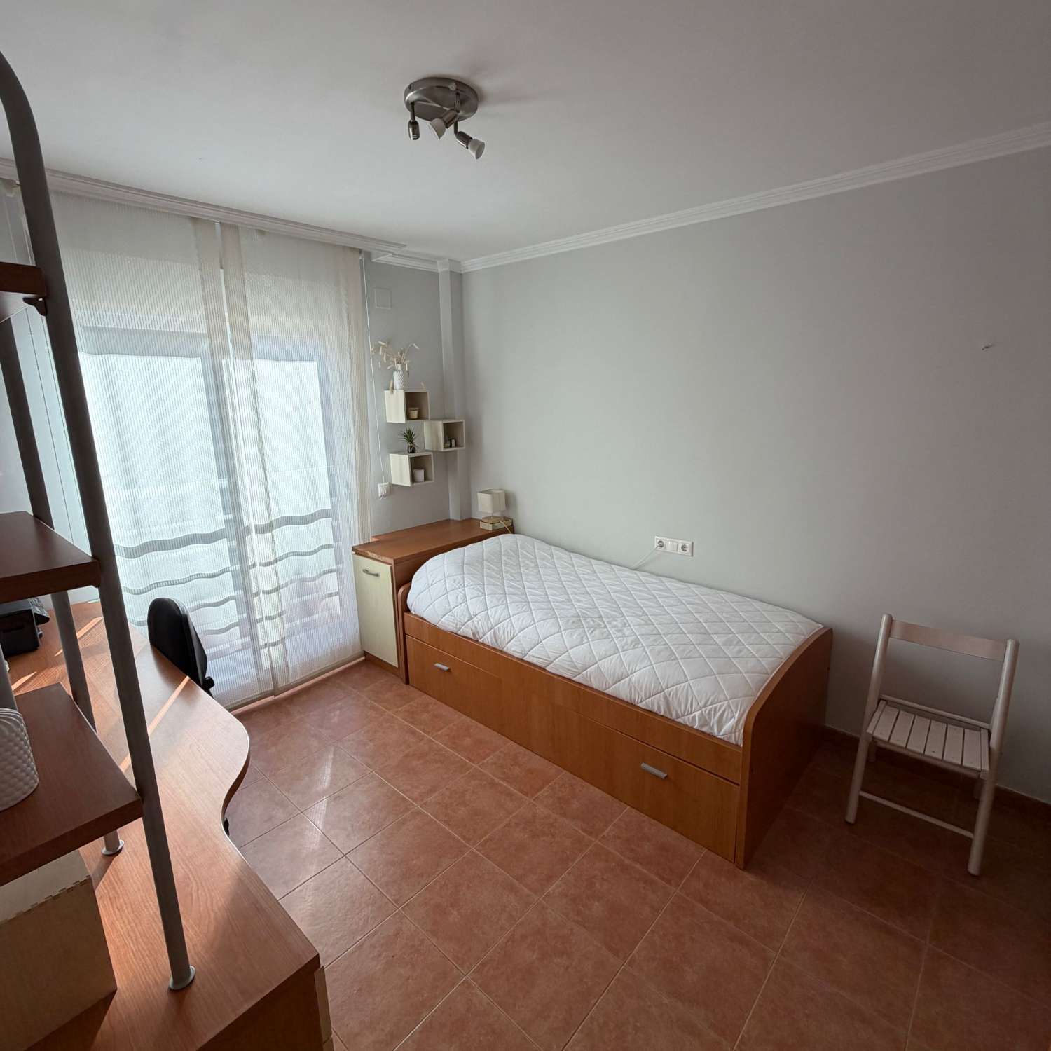 Villa de 4 dormitorios, sótano, piscina y muy cerca de todos los servicios en Calpe, Costa Blanca