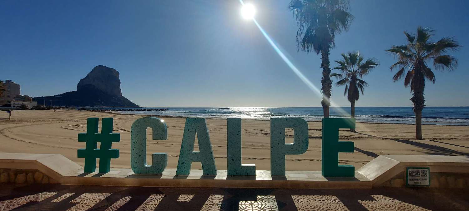 Villa de 4 dormitorios, sótano, piscina y muy cerca de todos los servicios en Calpe, Costa Blanca