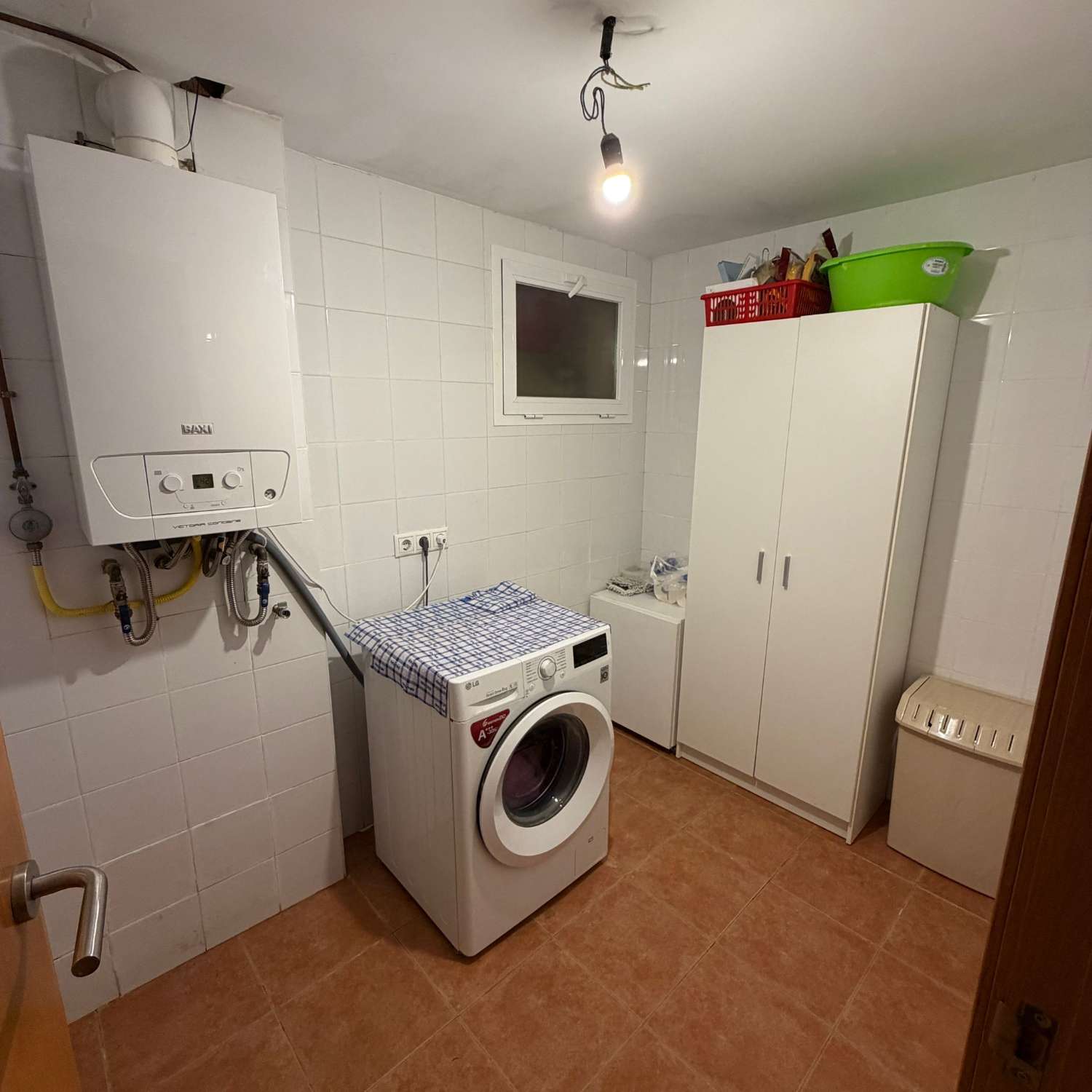 Villa de 4 dormitorios, sótano, piscina y muy cerca de todos los servicios en Calpe, Costa Blanca
