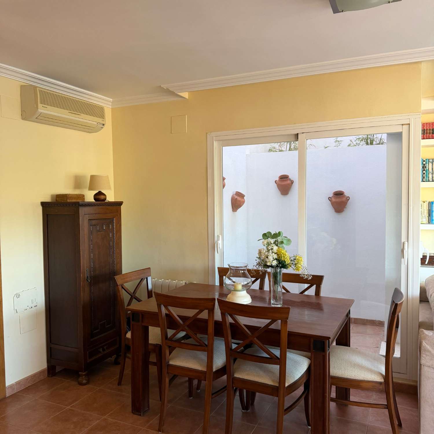 Villa de 4 dormitorios, sótano, piscina y muy cerca de todos los servicios en Calpe, Costa Blanca