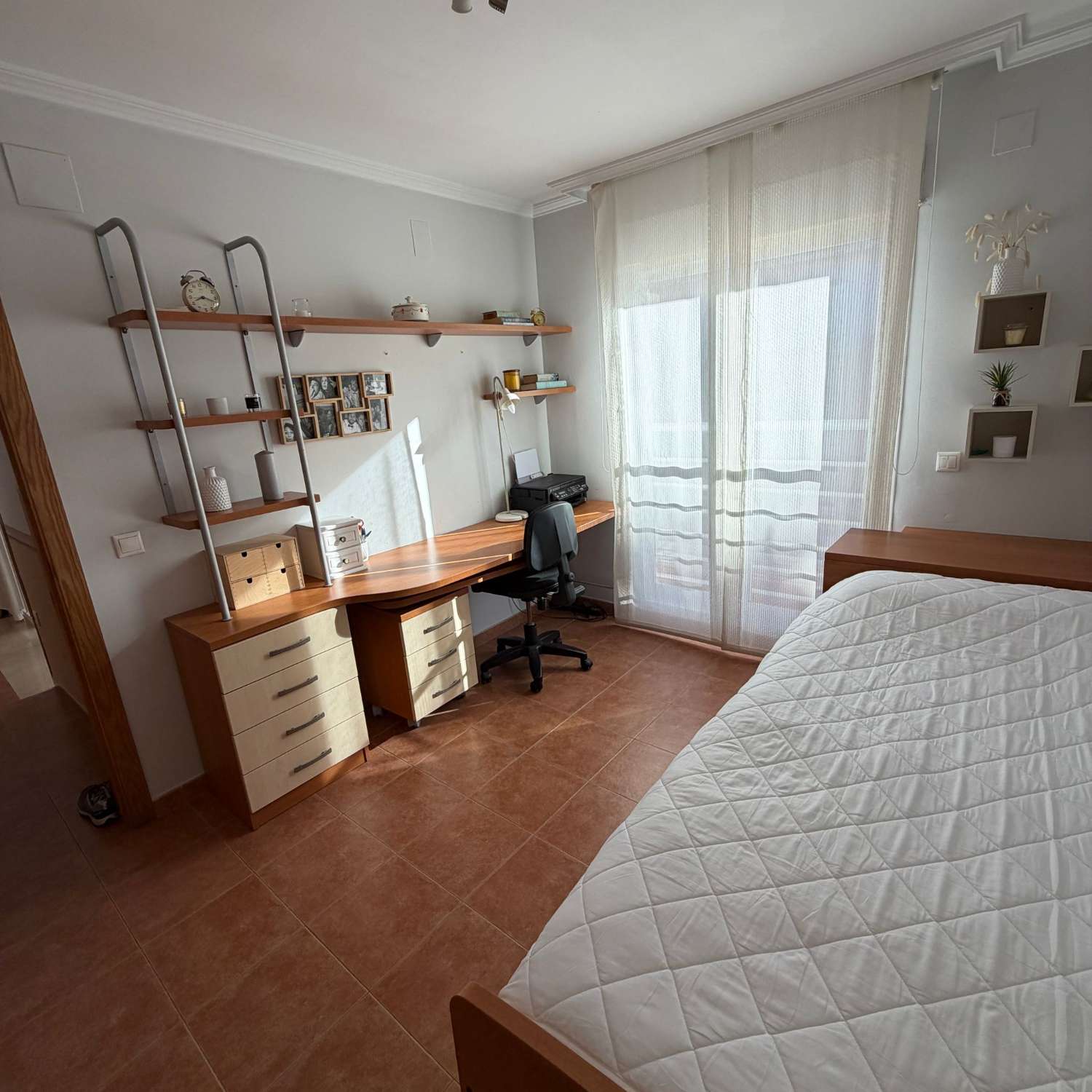 Villa de 4 dormitorios, sótano, piscina y muy cerca de todos los servicios en Calpe, Costa Blanca