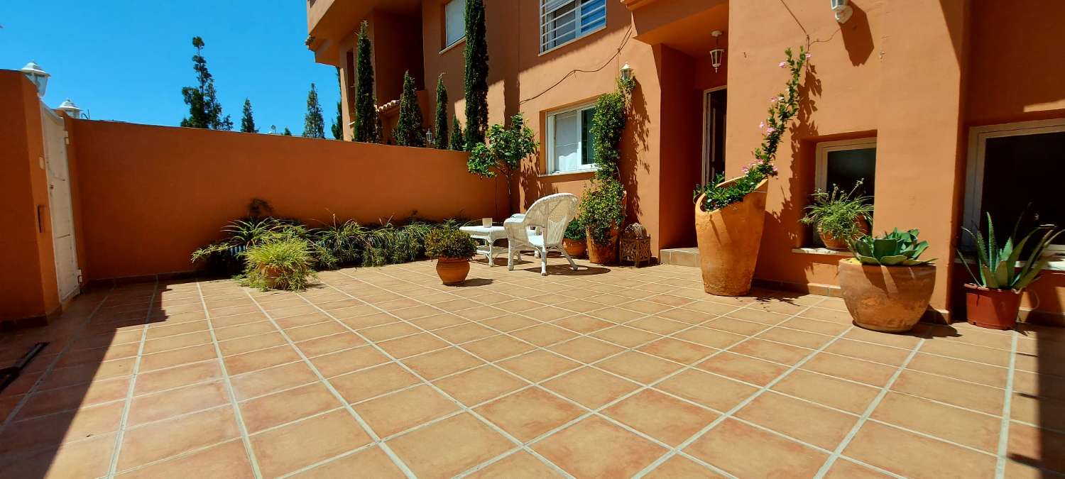 Villa de 4 dormitorios, sótano, piscina y muy cerca de todos los servicios en Calpe, Costa Blanca