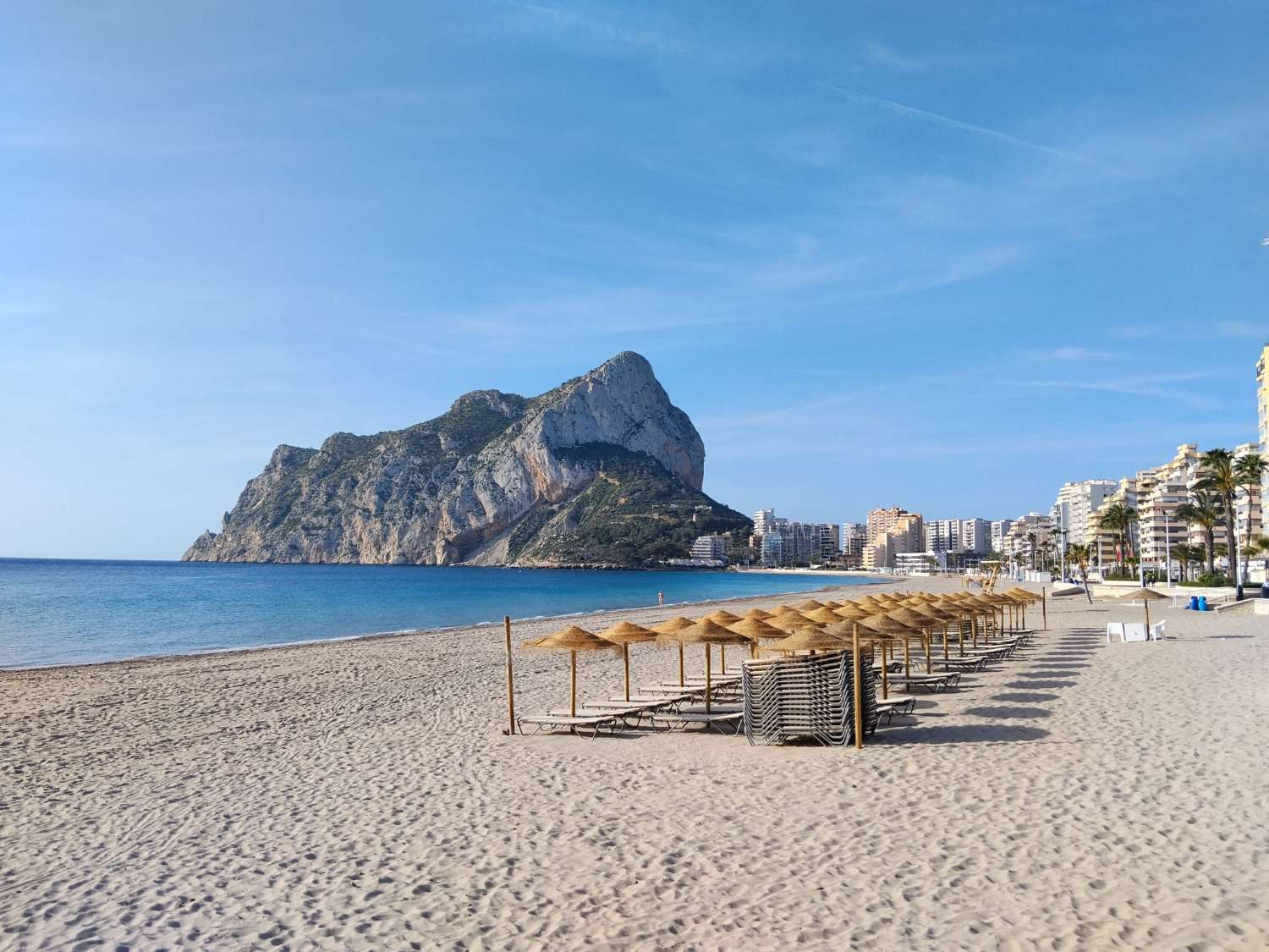 Villa de 4 dormitorios, sótano, piscina y muy cerca de todos los servicios en Calpe, Costa Blanca