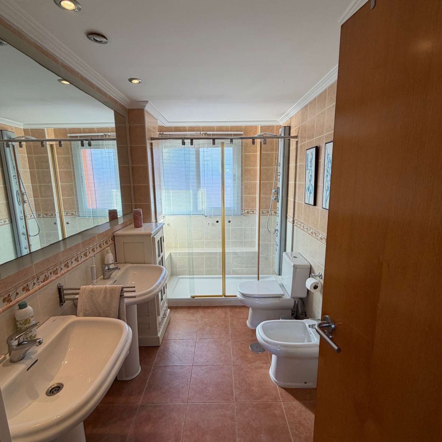 Villa de 4 dormitorios, sótano, piscina y muy cerca de todos los servicios en Calpe, Costa Blanca