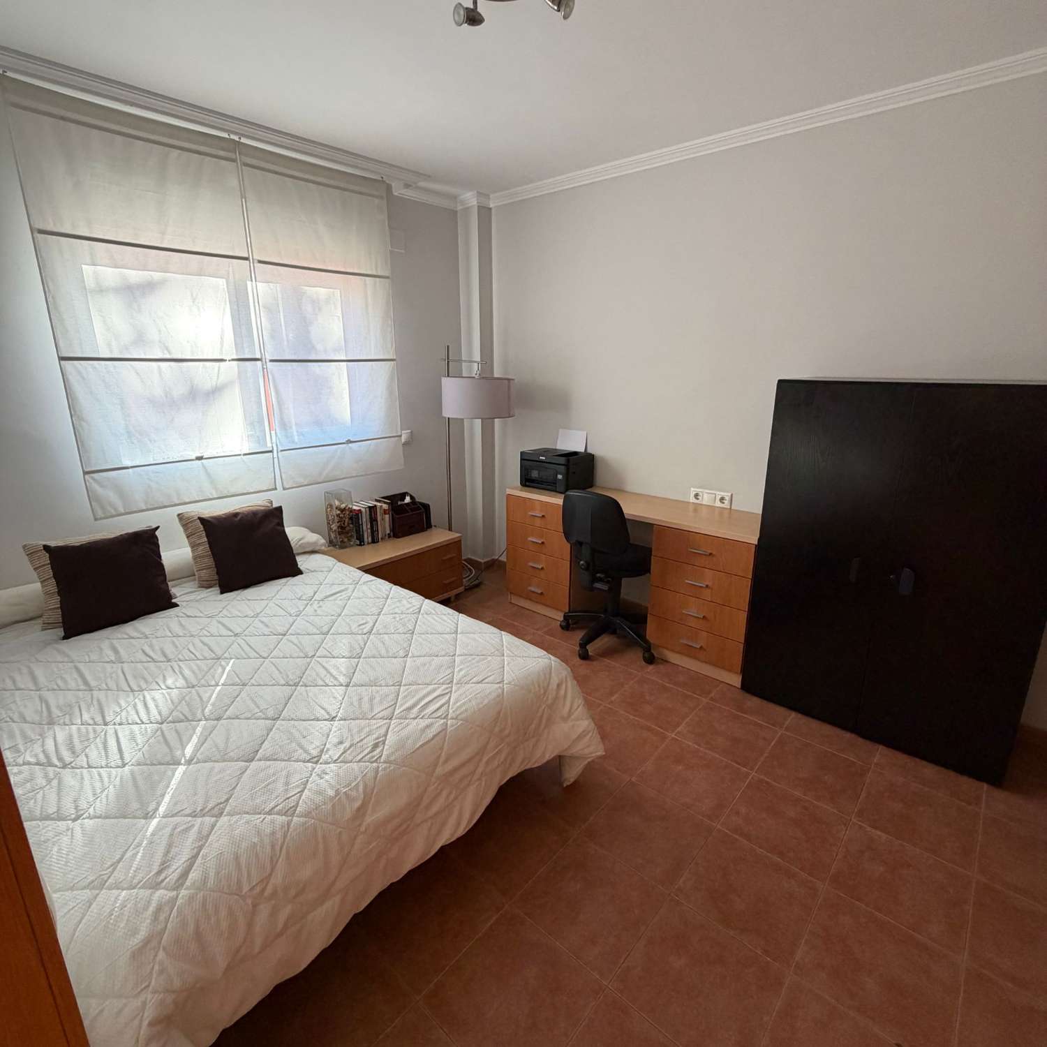Villa de 4 dormitorios, sótano, piscina y muy cerca de todos los servicios en Calpe, Costa Blanca
