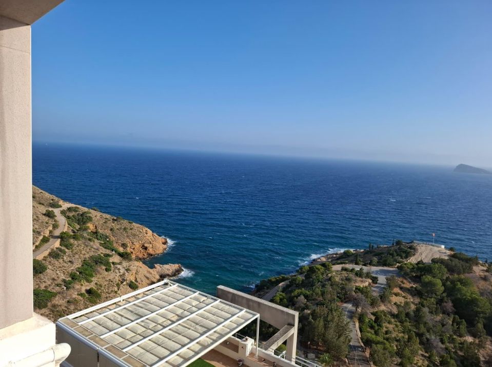 Ático de dos plantas con jacuzzi y una magnífica terraza solárium en Benidorm