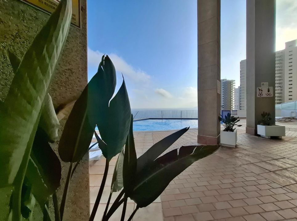 Ático de dos plantas con jacuzzi y una magnífica terraza solárium en Benidorm