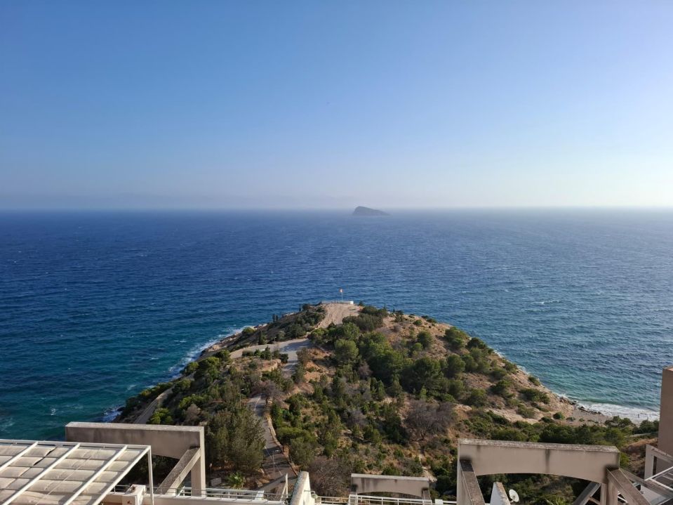 Ático de dos plantas con jacuzzi y una magnífica terraza solárium en Benidorm