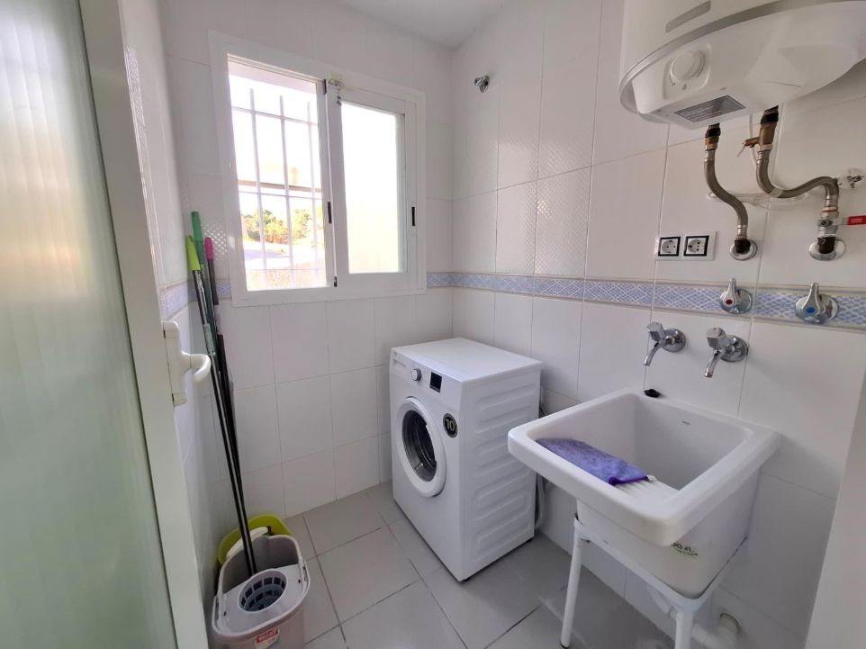 Ático de dos plantas con jacuzzi y una magnífica terraza solárium en Benidorm