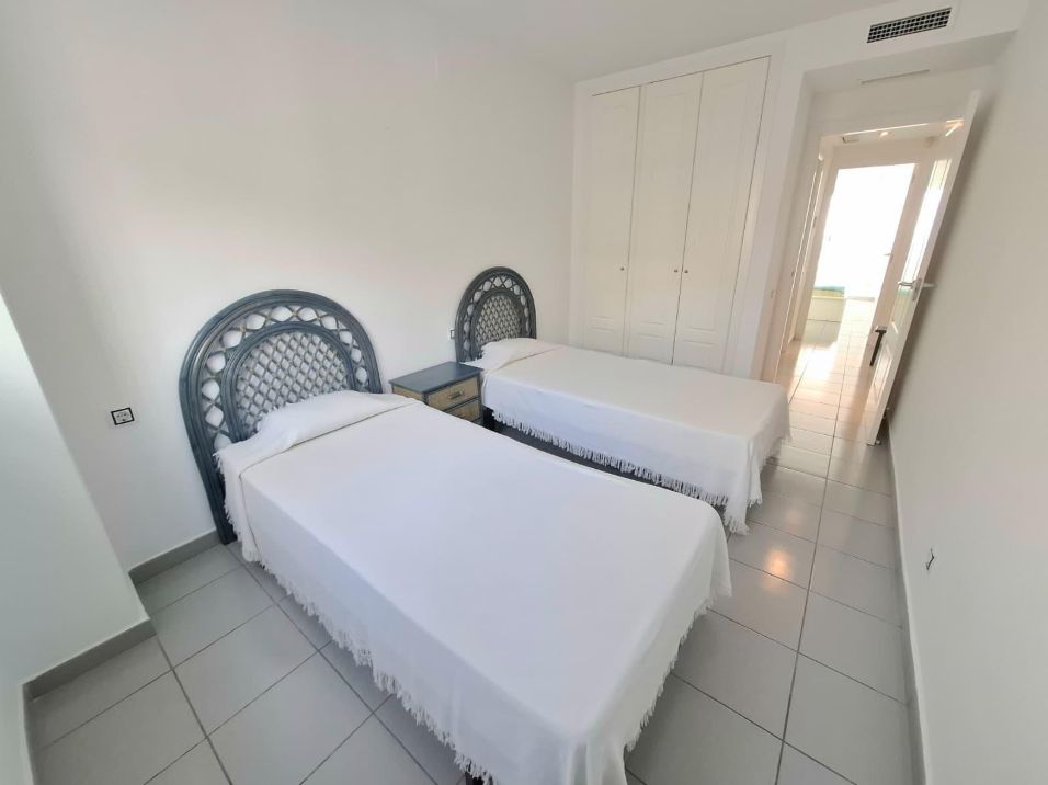 Ático de dos plantas con jacuzzi y una magnífica terraza solárium en Benidorm