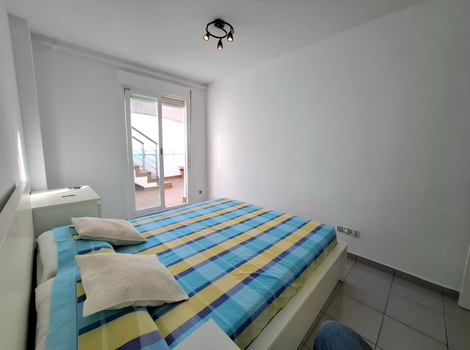 Ático de dos plantas con jacuzzi y una magnífica terraza solárium en Benidorm