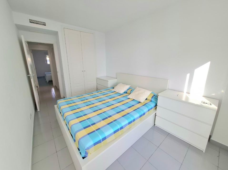 Ático de dos plantas con jacuzzi y una magnífica terraza solárium en Benidorm