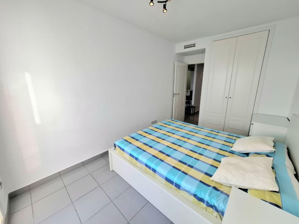Ático de dos plantas con jacuzzi y una magnífica terraza solárium en Benidorm