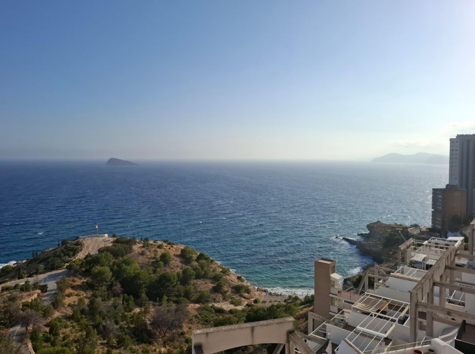 Ático de dos plantas con jacuzzi y una magnífica terraza solárium en Benidorm