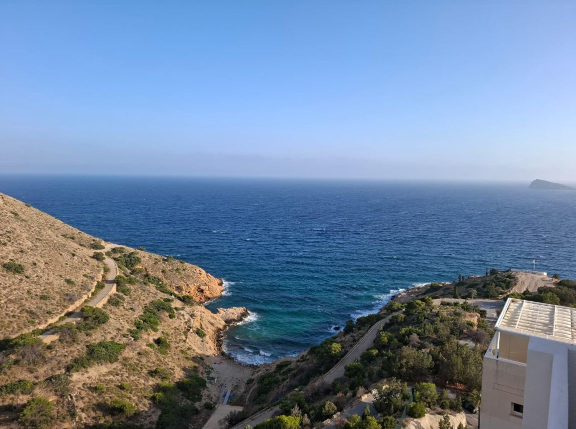 Ático de dos plantas con jacuzzi y una magnífica terraza solárium en Benidorm