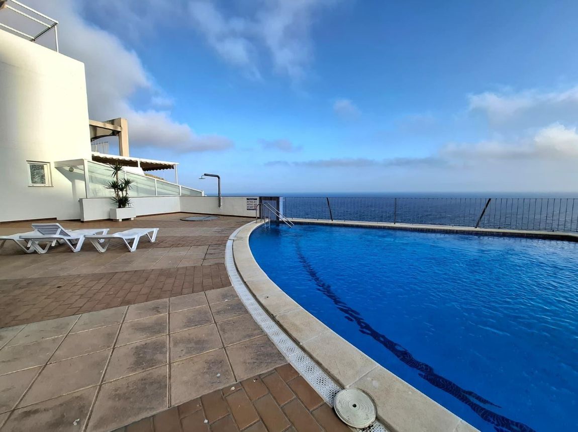Ático de dos plantas con jacuzzi y una magnífica terraza solárium en Benidorm