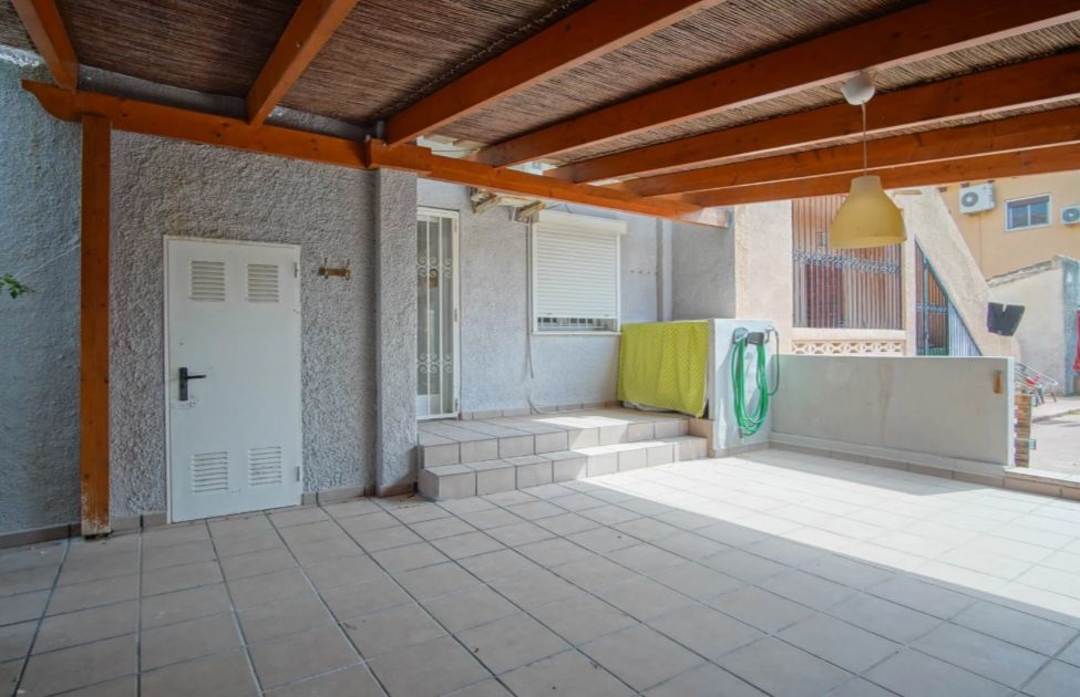 Begane grond appartement met terras in Las Rosas, Denia