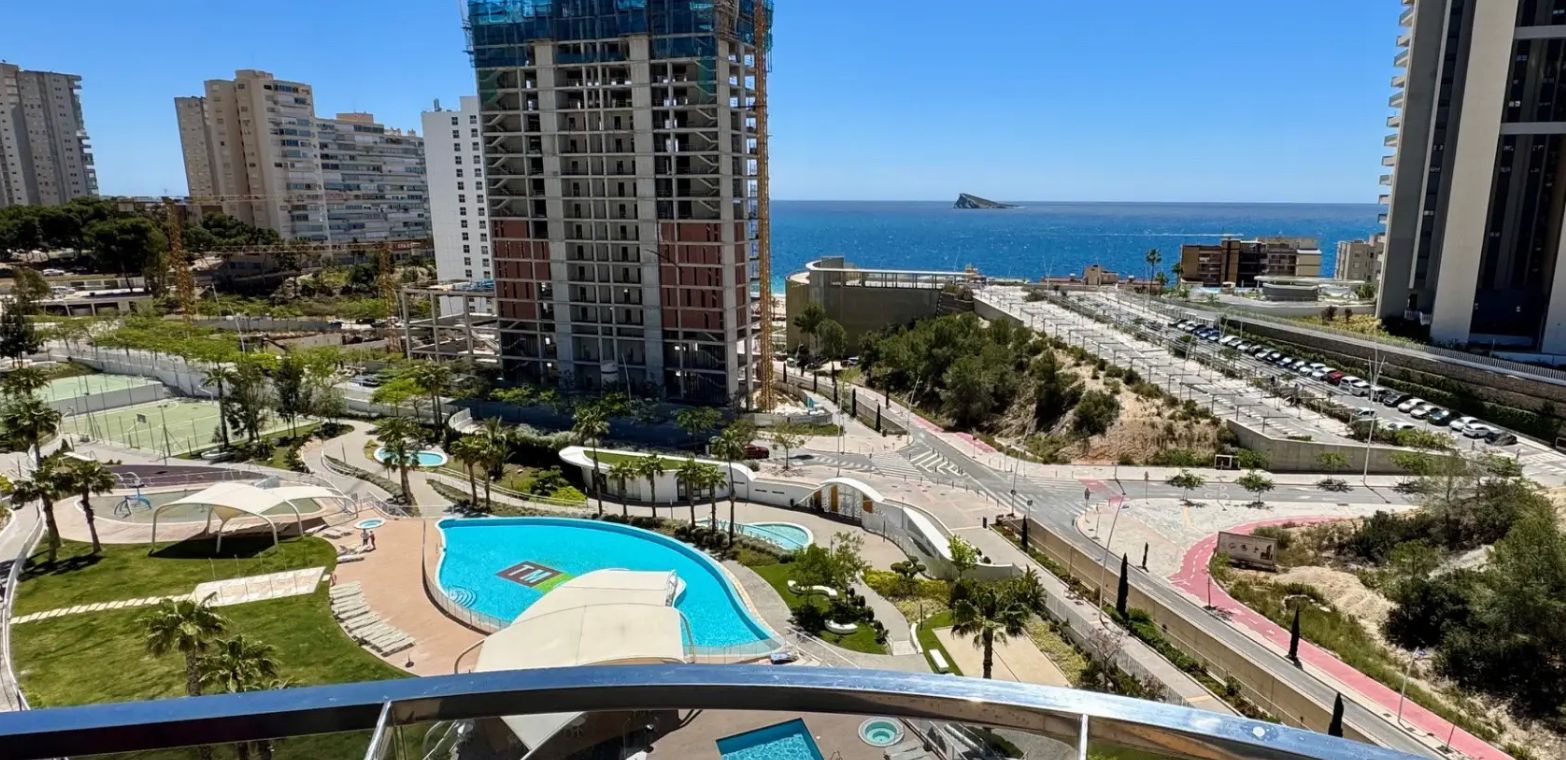 Exclusivo piso en un prestigioso complejo en la playa de Poniente, en Benidorm