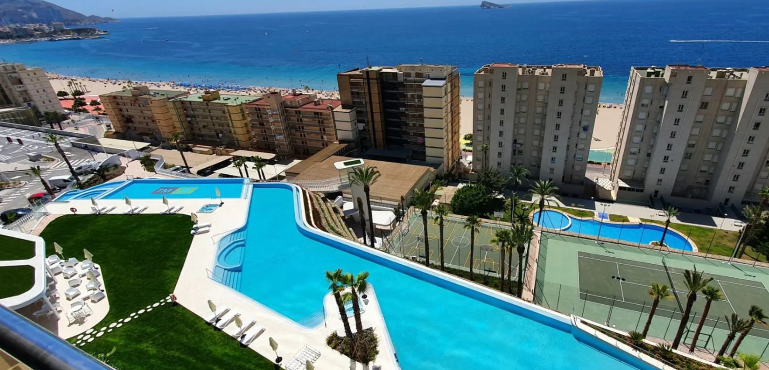 Apartamentos en el edificio Sunset Cliffs, playa de Poniente, Benidorm