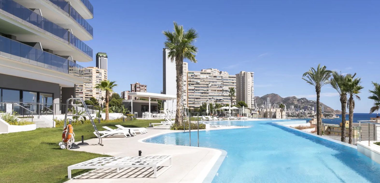 Apartamentos en el edificio Sunset Cliffs, playa de Poniente, Benidorm