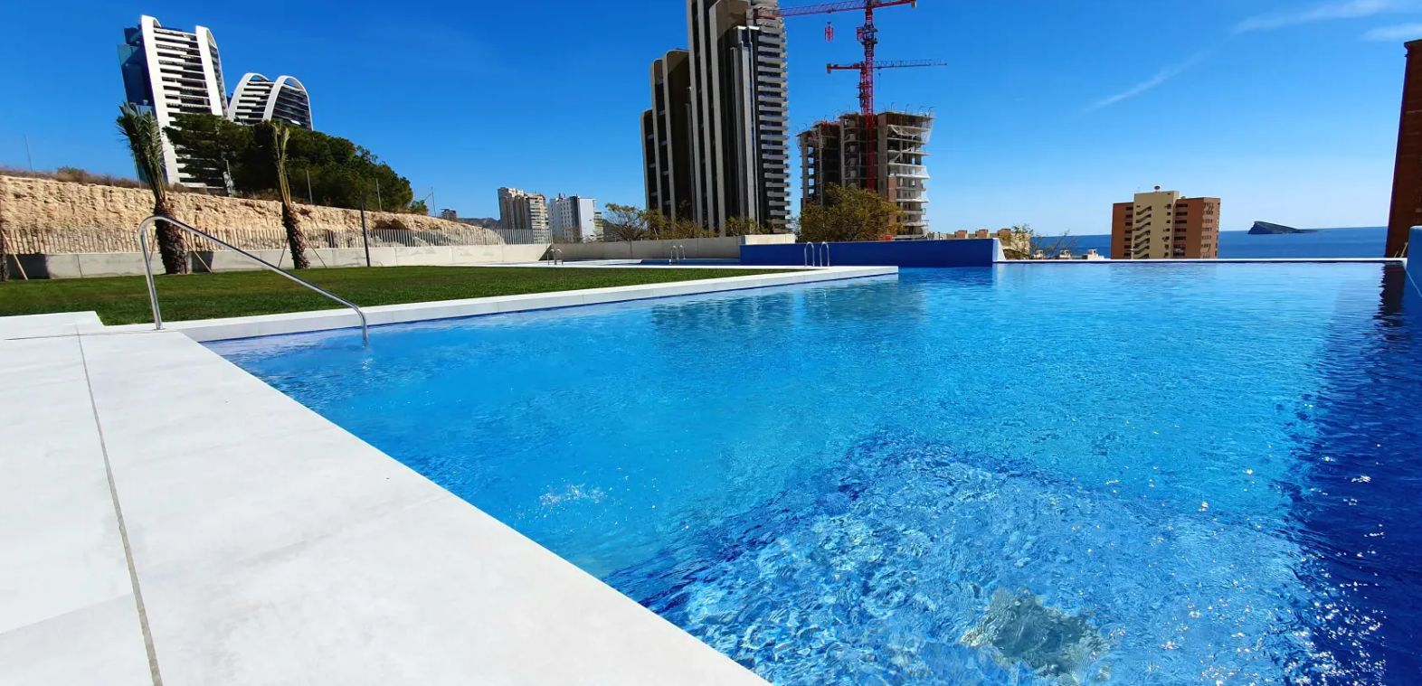 Piso en esquina con vistas panorámicas al mar, Torre Sakura, Benidorm