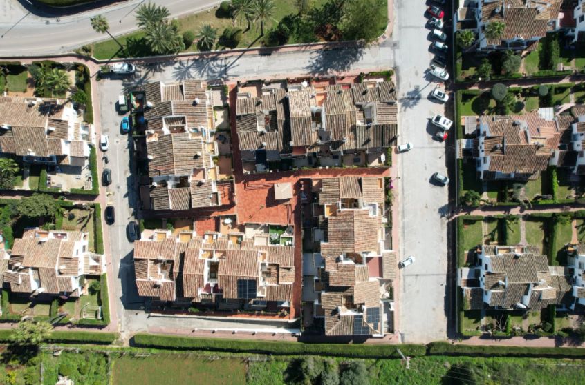 Adosado con terraza, jardín y garaje en Javea 