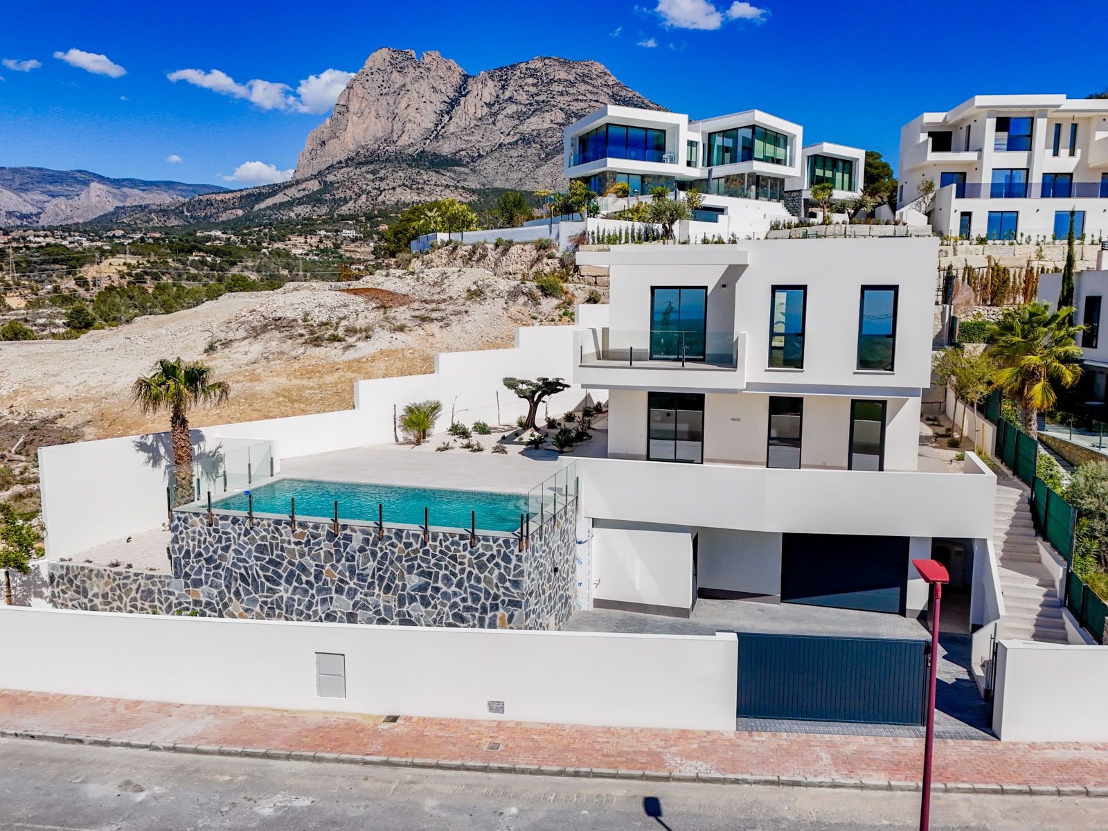 Villa Rey Luis I en urbanización Sea Hills de Finestrat.